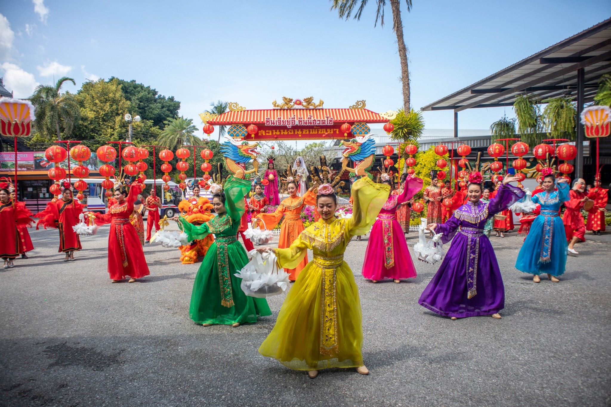 สวนนงนุชพัทยา จัดน้องช้างเชิดสิงโต ต้อนรับเทศกาลตรุษจีน พร้อมขยายเวลา ฉีดวัคซีนครบ 3 เข็ม  เที่ยวชมสวนฟรี!! บัตรผ่านประตู  ตลอดเดือน กุมภาพันธ์