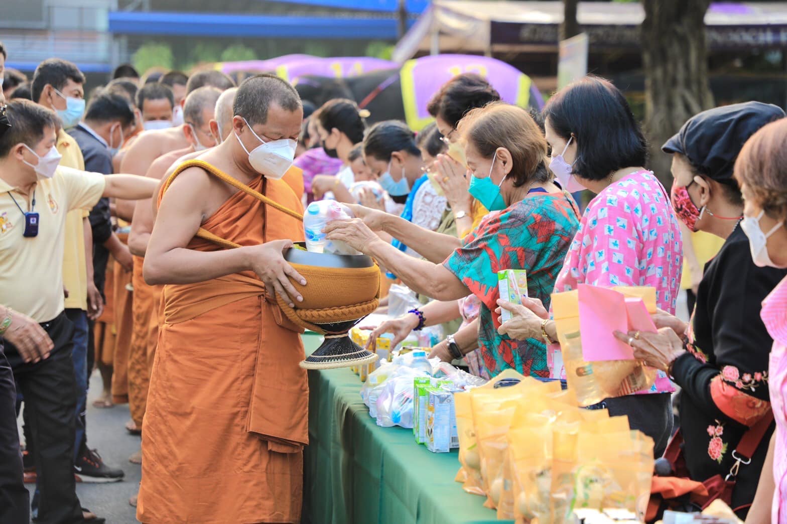 สวนนงนุชพัทยา ร่วมกับ เอกอัครราชทูต 3 ประเทศ จัดงานวันช้างไทยพร้อมพิธีฮ้องขวัญช้างเลี้ยงโต๊ะจีนบุพเฟ่ต์ผลไม้ยาว 8 เมตร