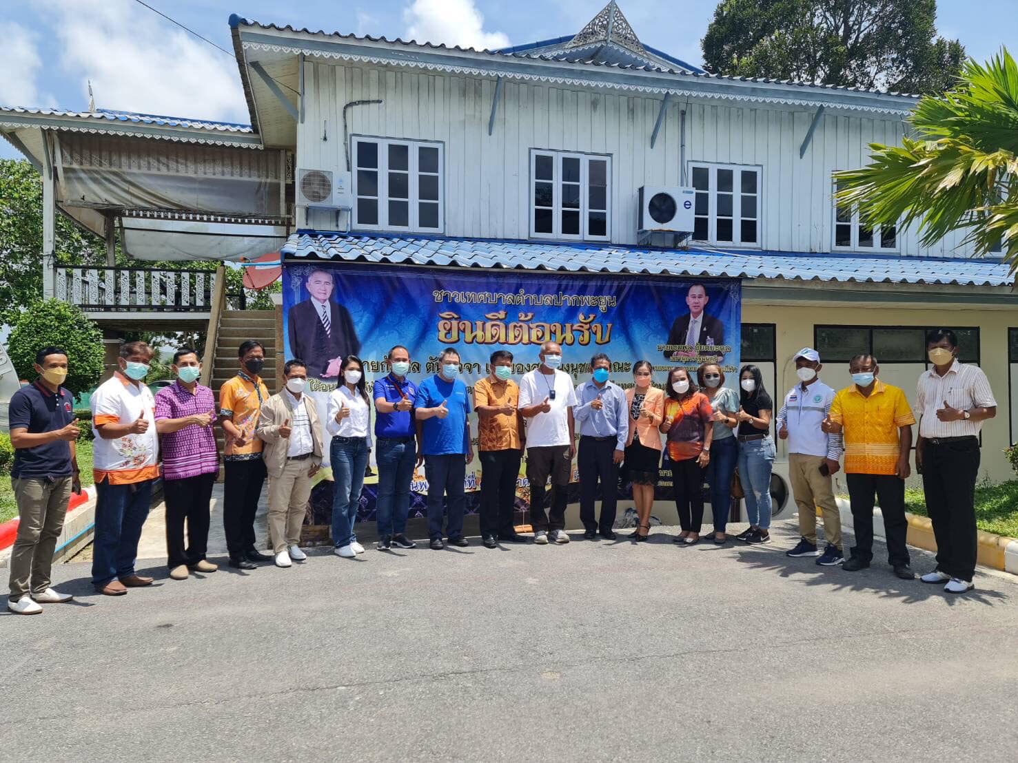 คุณกัมพล ตันสัจจา (คุณโต้ง) ประธานสวนนงนุชพัทยา พร้อมคณะเข้าดูพื้นที่ปรับปรุงภูมิทัศน์จัดสวน เมื่อวันที่ 10 ที่ผ่านมาในพื้นที่ จังหวัดพัทลุง 3 ที่ ได้แก่