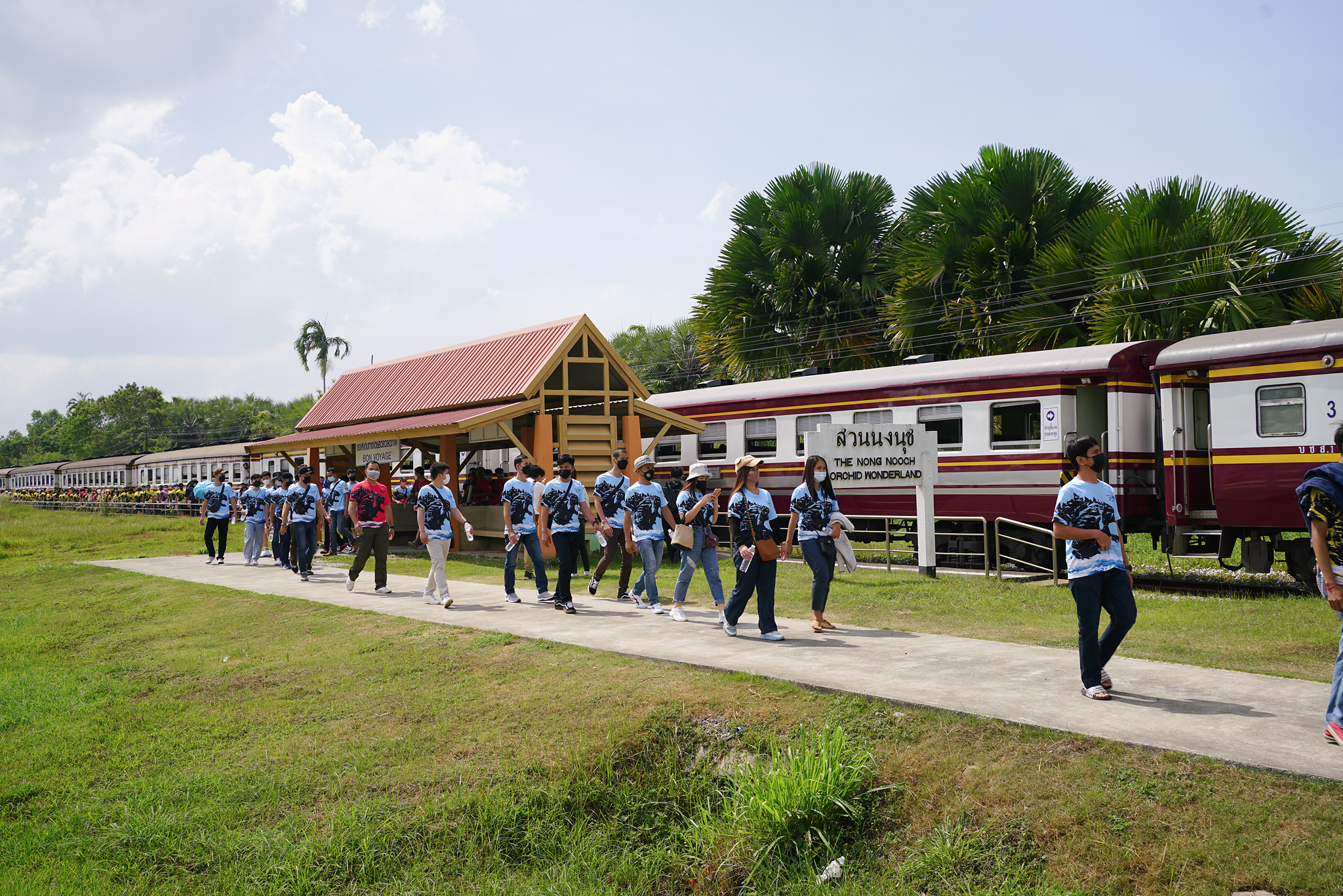 การเดินทางโดยรถไฟ บริษัท เคชเท็ม สยาม จำกัด จากสถานที่ชลบุรี ลงที่ สถานีสวนนงนุช