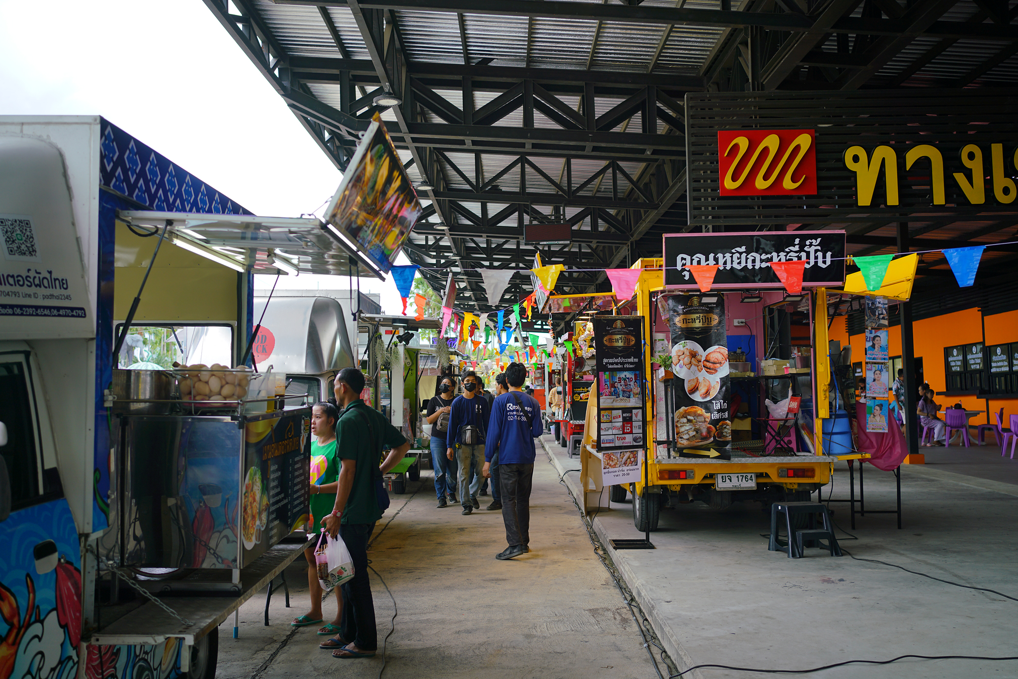 กิน ช็อป เที่ยว ที่เดียวจบ คาราวานรถ Food Truck ภาคตะวันออก
