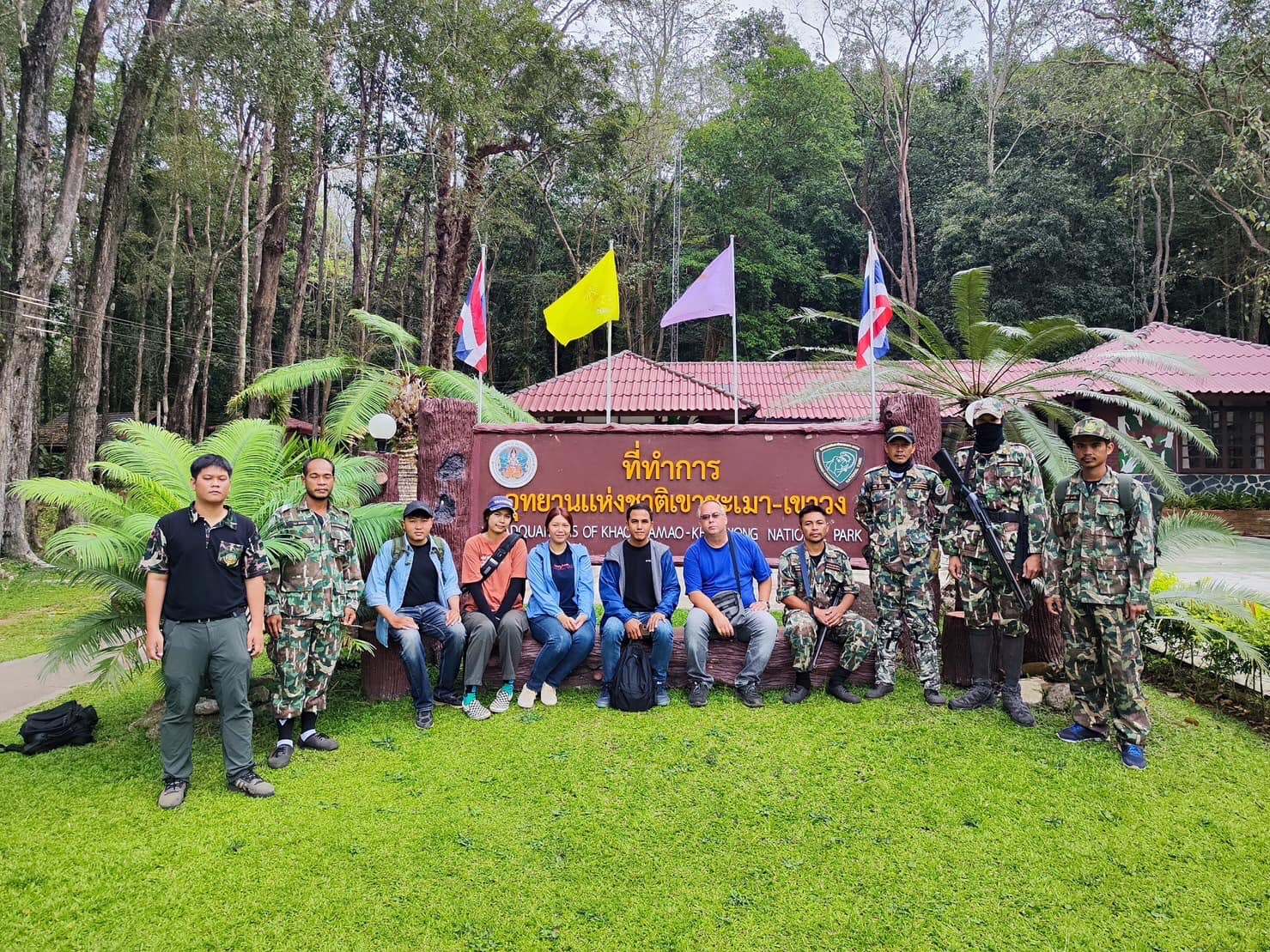 สวนนงนุชพัทยาส่งทีมผู้เชียวชาญร่วมกับเจ้าหน้าที่กรมอุทยานฯ สำรวจปรงเขาชะเมา