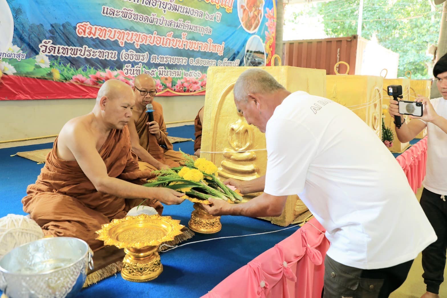 สวนนงนุช ถวายพระสมเด็จองค์ปฐมหลักชัย ใหญ่ ด้าย ดี จำนวน 4 องค์ วัดเทพประทาน ให้พุทธศาสนิกชนกราบสักการะบูชา