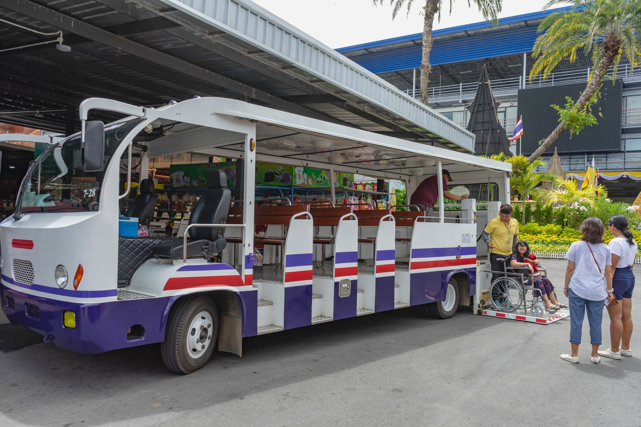 Hop On, Hop Off with Nongnooch's Sightseeing Bus! 