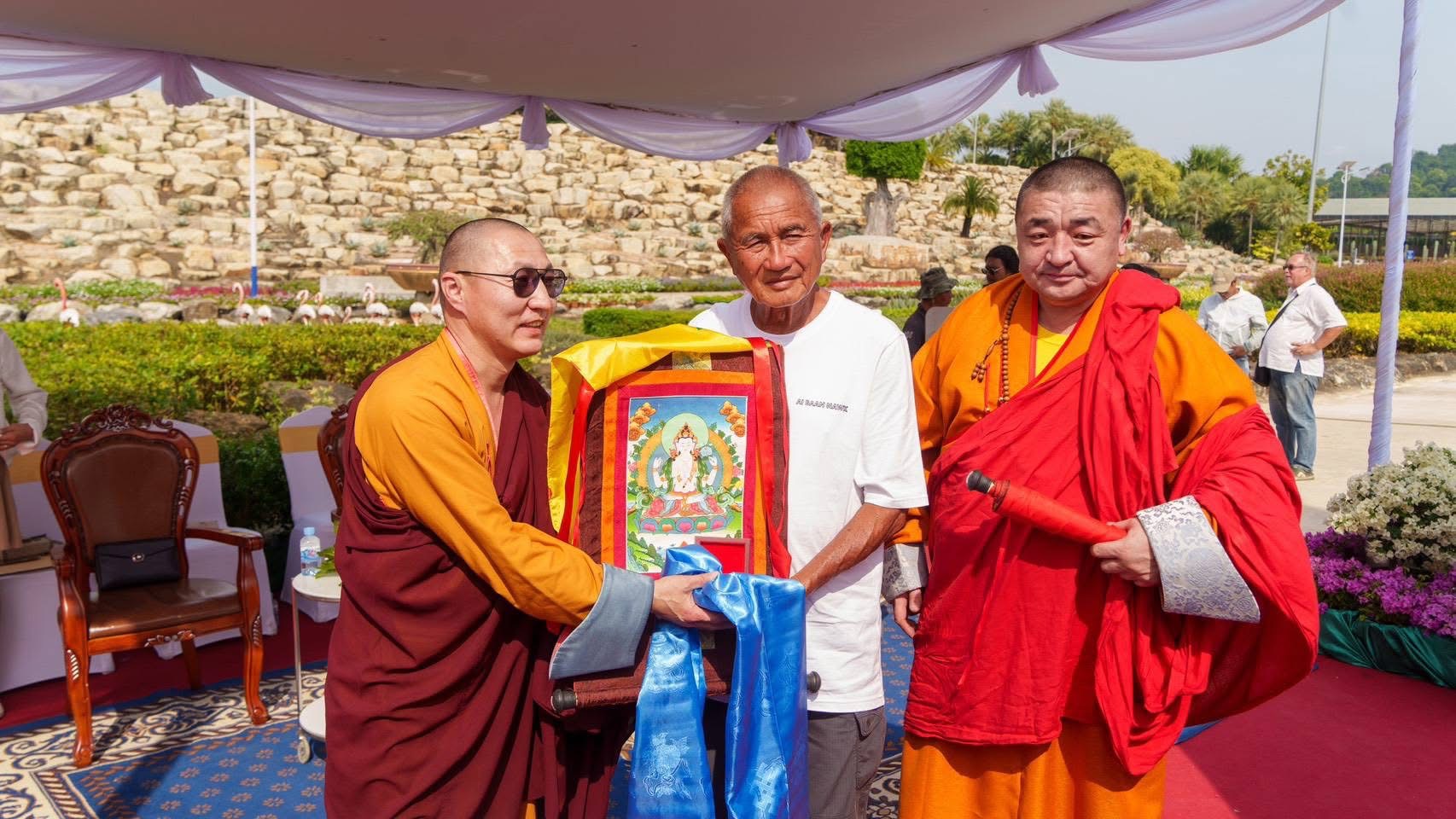 สวนนงนุชพัทยา จัดพิธี“อารัฟไนลัค”พุทธาภิเษกแบบมองโกเลีย  อัญเชิญพระบารมีพระโพธิสัตว์อวโลกิเตศวร หนึ่งเดียวที่หาโอกาสสักการะได้ยากยิ่งในประเทศไทย
